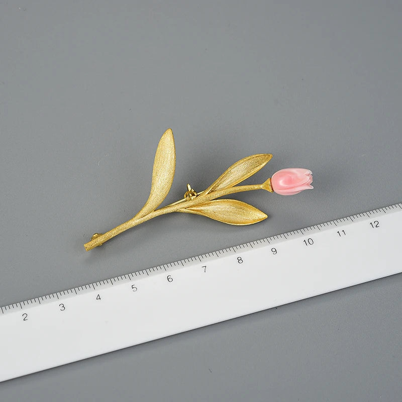 Broche Folha em Prata 925 – Design Elegante e Moderno