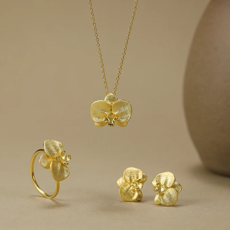 Brincos Flor em Prata 925 – Design Minimalista e Delicado