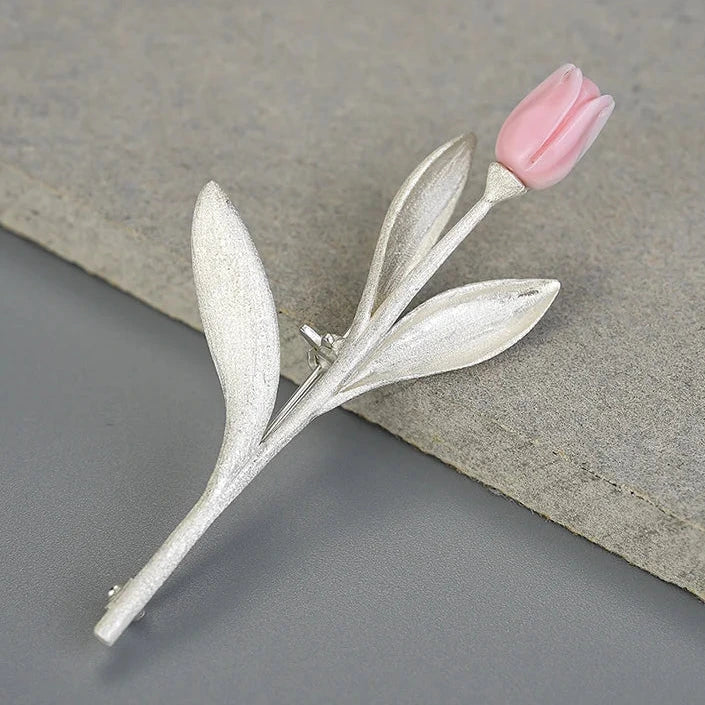 Broche Folha em Prata 925 – Design Elegante e Moderno