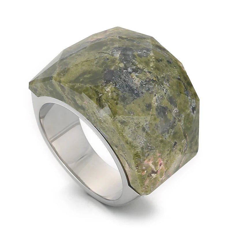 Anel Pedra Natural Grande Banhado em Ouro 18k