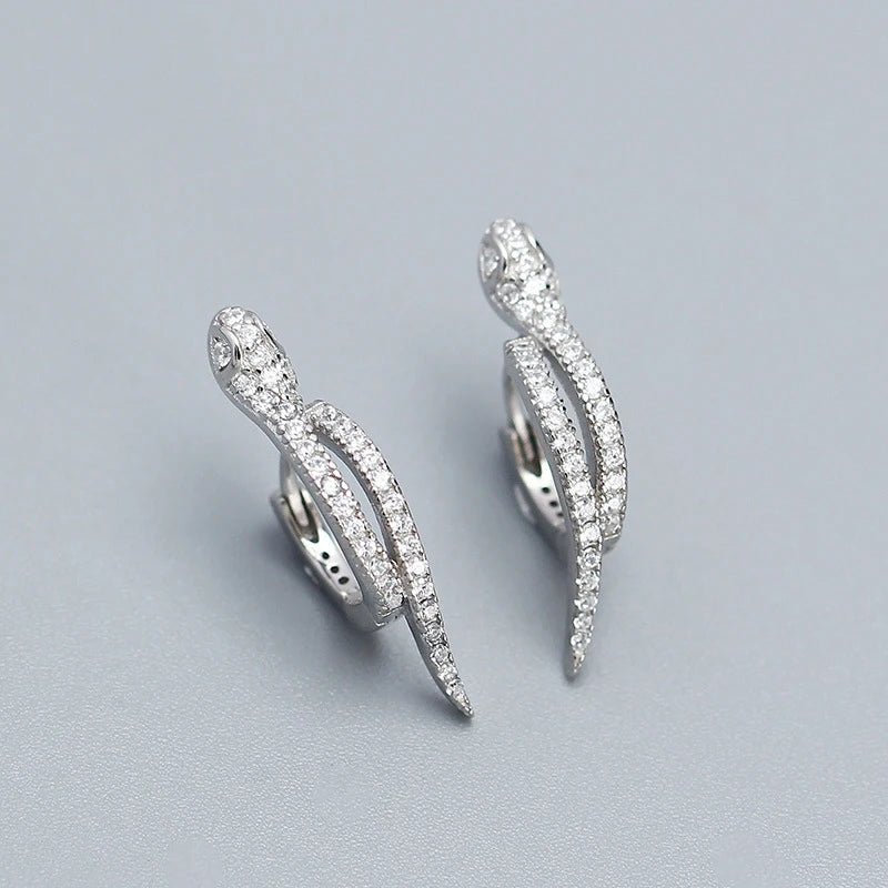 brinco-argola-cobra-prata-925-zirconia-detalhe-cobra